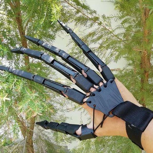 black color 3D articulated fingers